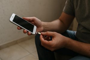 כמה עולה לעבור ספק סלולר? מדריך ניוד מספר סלולרי 2026